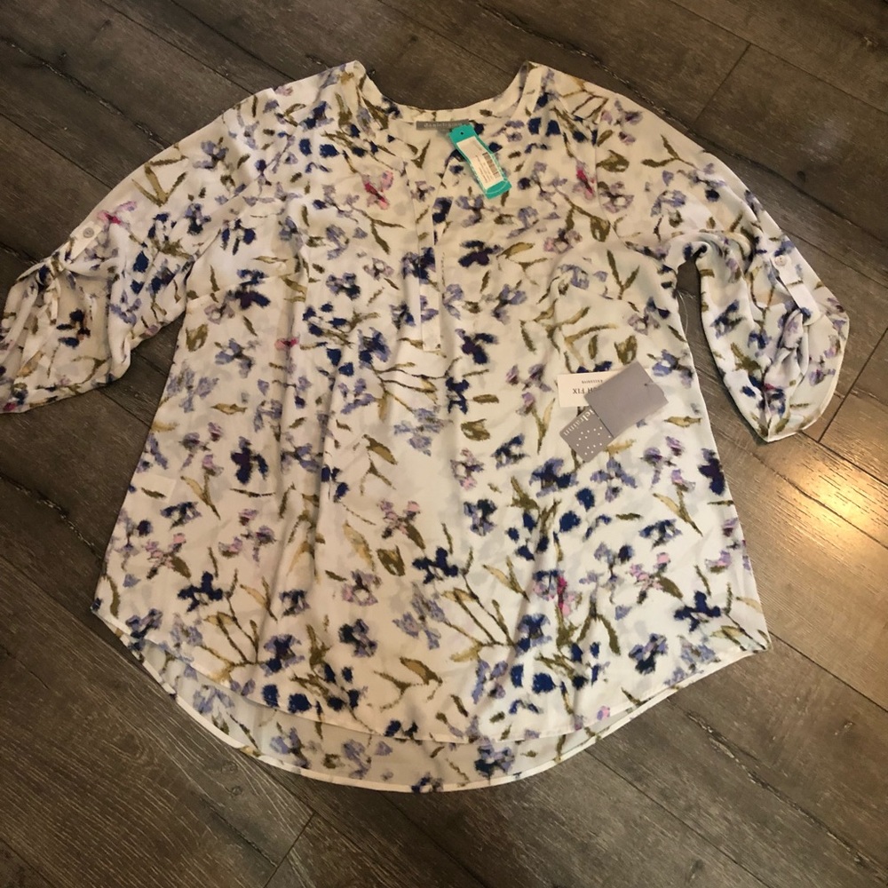 NWT Daniel Rainn Split Neck Blouse